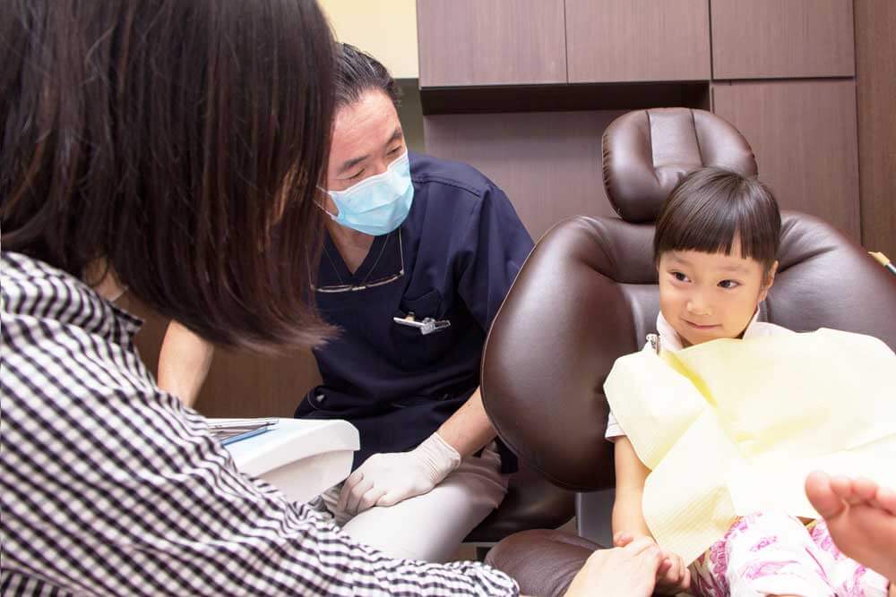 小児歯科治療開始の様子
